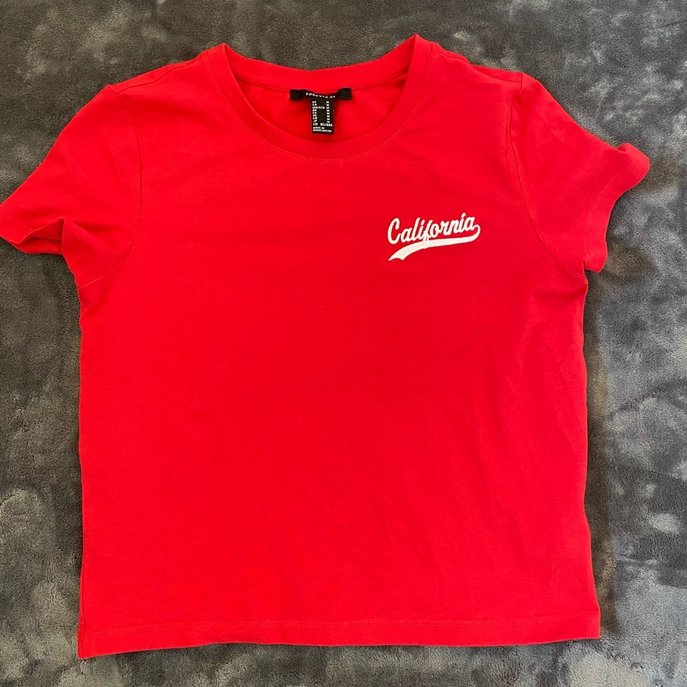 Forever 21 Red California T Shirt Cropped Medium